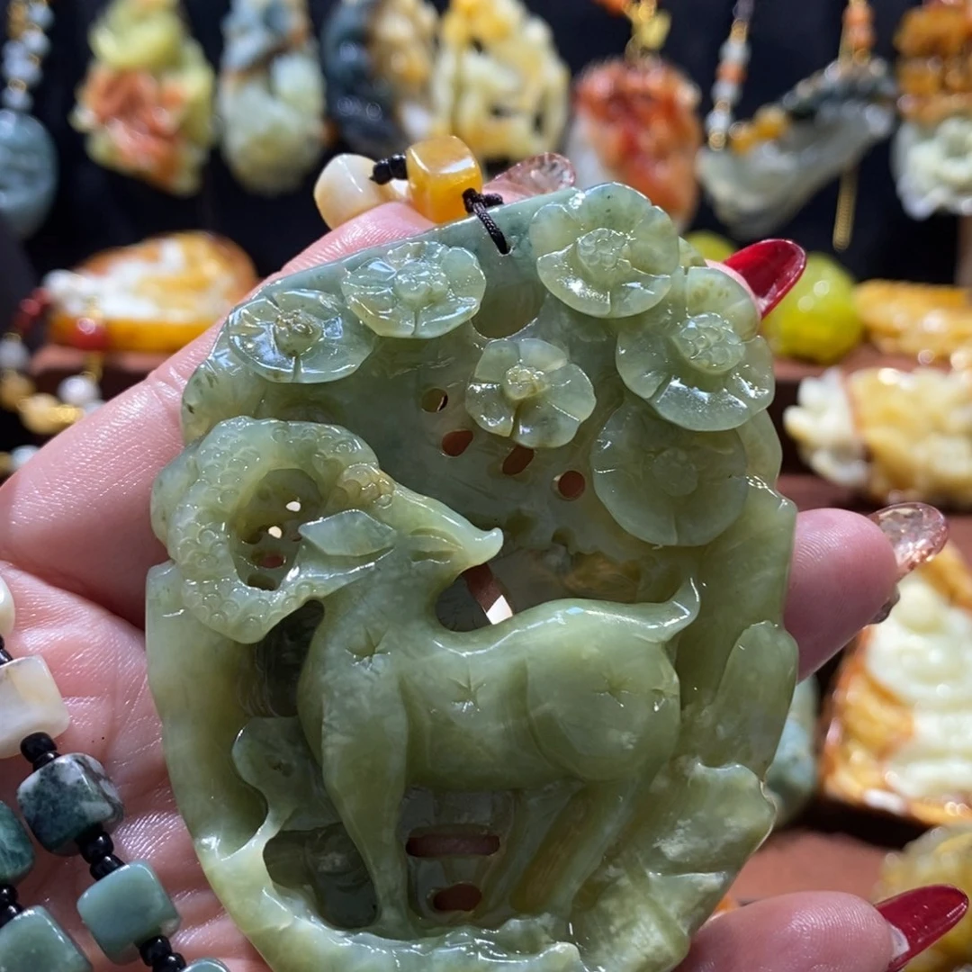 蛇纹石玉颈饰未镶嵌
