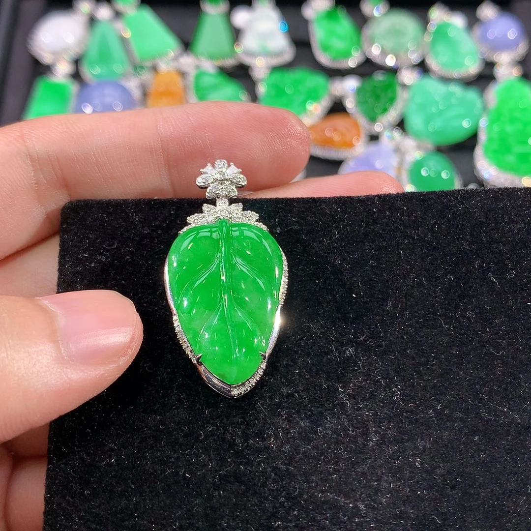 翡翠18K金镶嵌颈饰