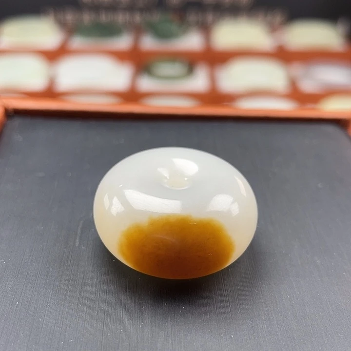 和田玉颈饰未镶嵌糖羊脂