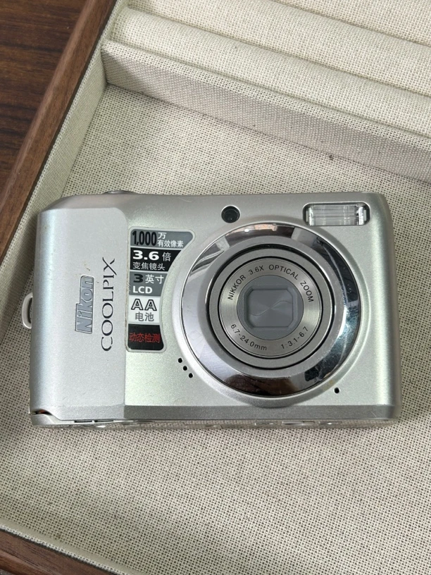 9新 Nikon/尼康 L20 银色  电池盖微瑕复古ccd数码相机