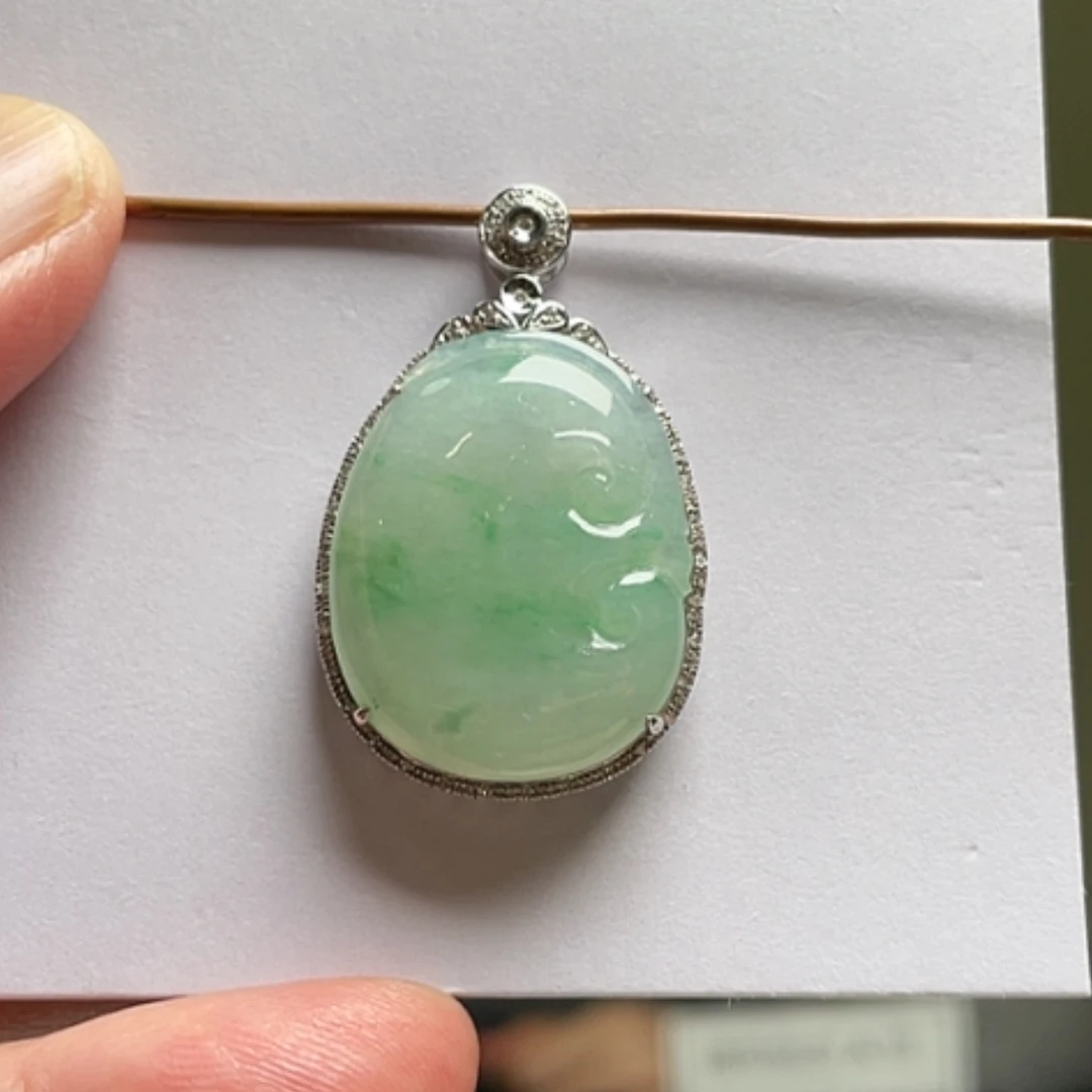 【闪购商品】吊坠(不含链)18K金镶嵌翡翠