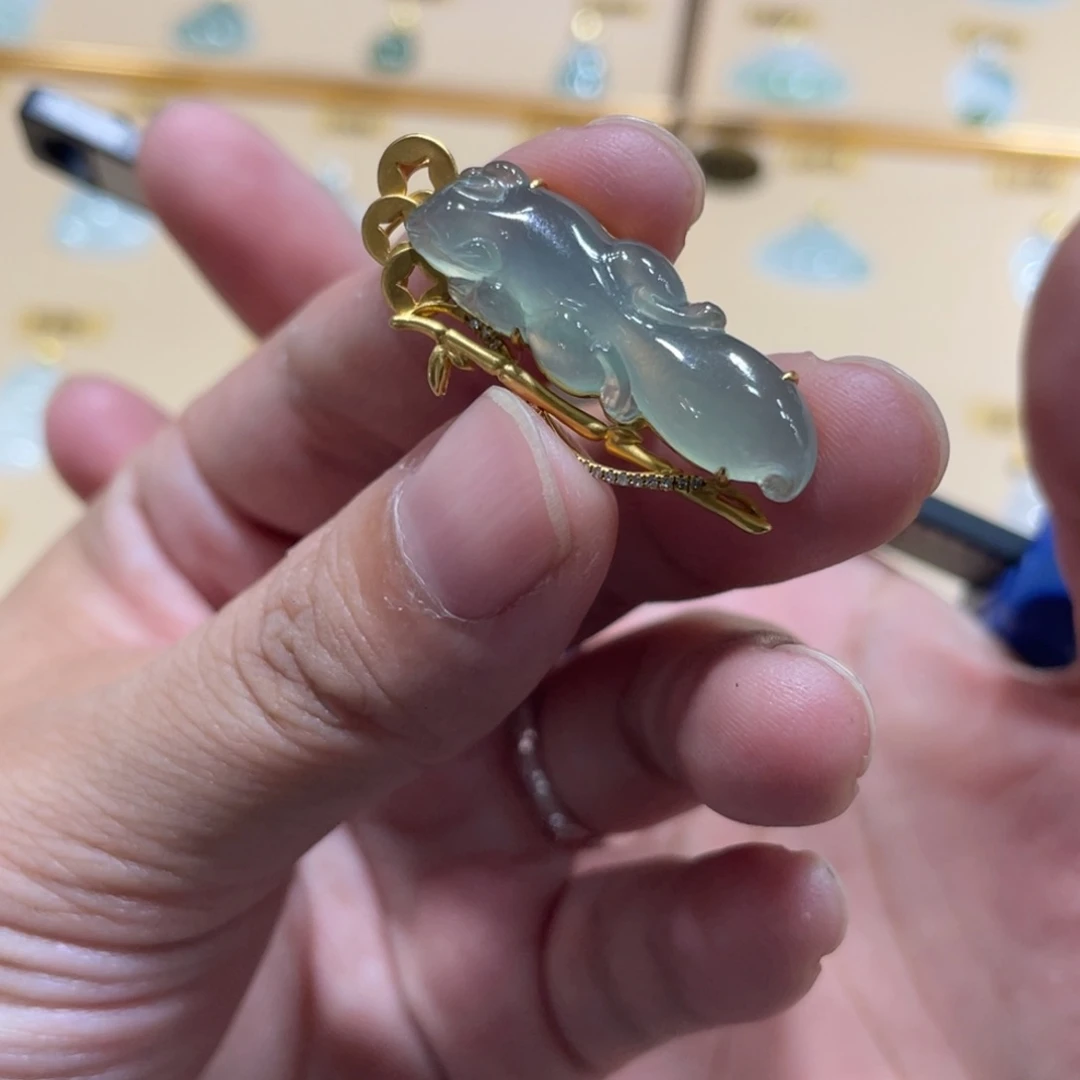 颈饰18K金镶嵌翡翠