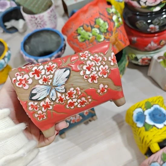 当场拍满15元发货不凑不发，花盆盆口不方不圆有针孔黑点是正常的，