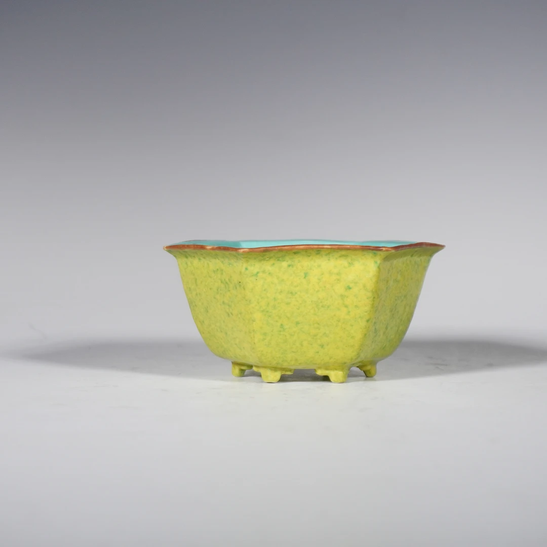 Lot 19717 清 桃花洞釉六方菖蒲盆【古董拍卖】