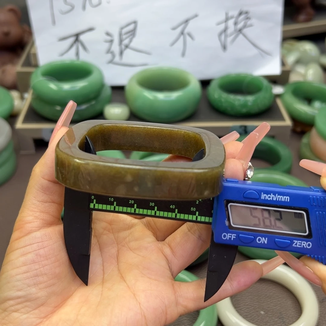 未镶嵌手镯石英岩玉