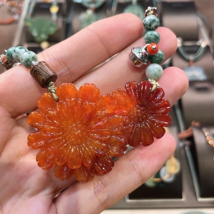 蛇纹石玉颈饰未镶嵌