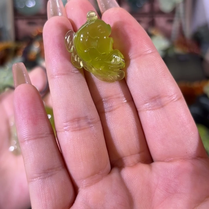 蛇纹石玉未镶嵌颈饰平***人