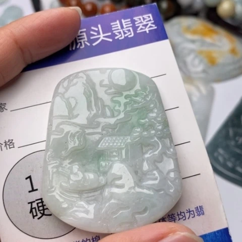 翡翠颈饰未镶嵌翡翠