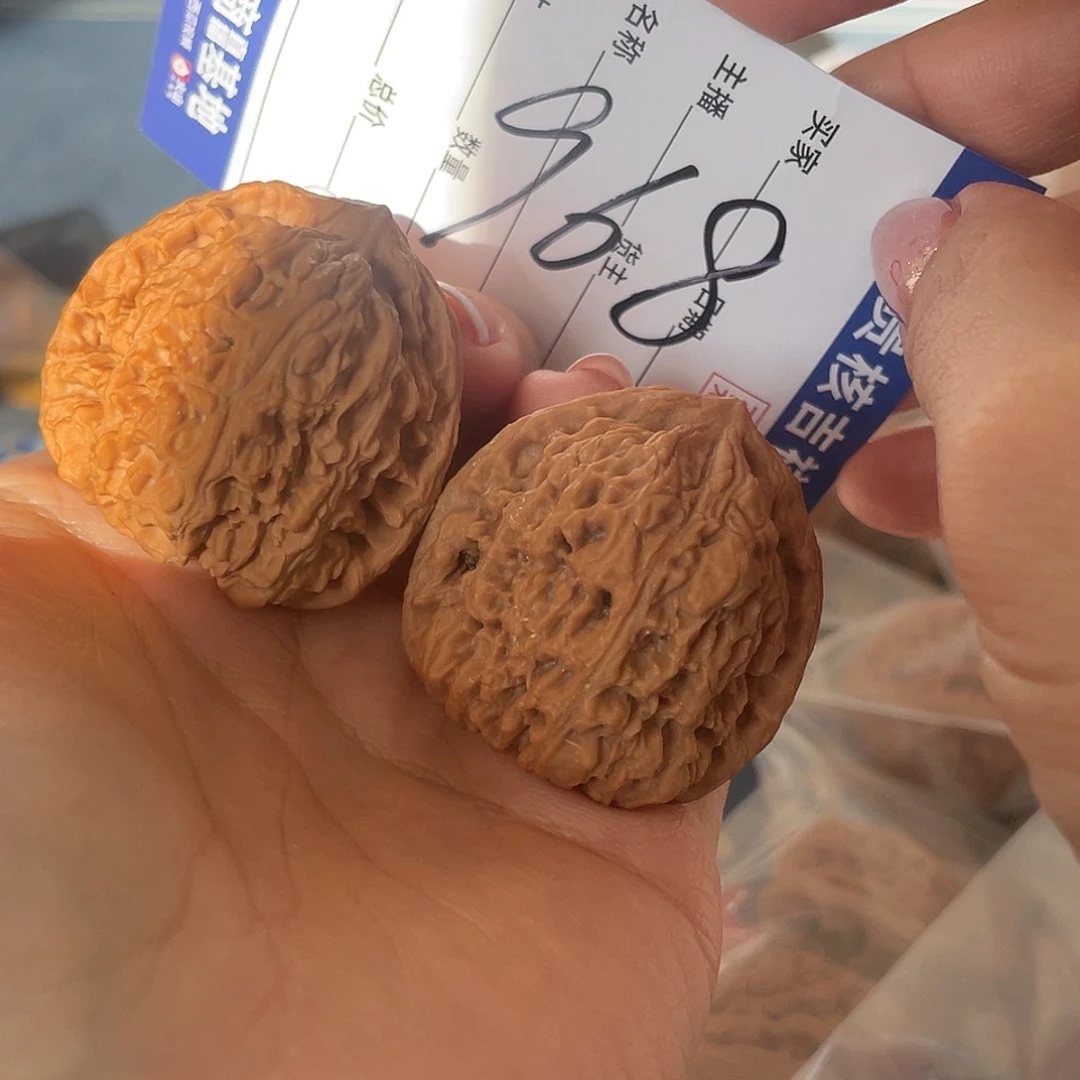 把件核桃37将近38全品三角红皮涿鹿