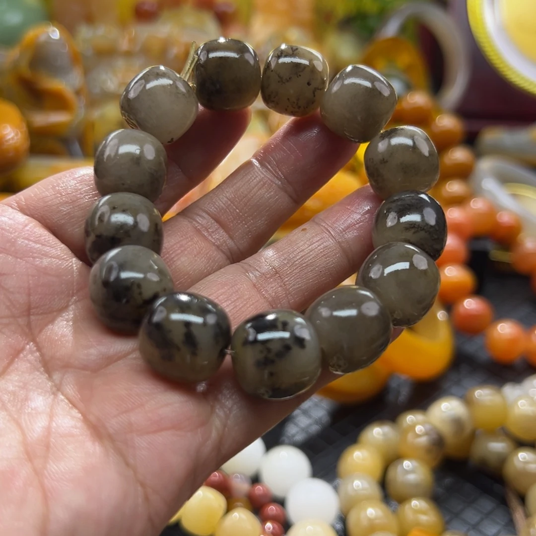 石英质玉未镶嵌颈饰