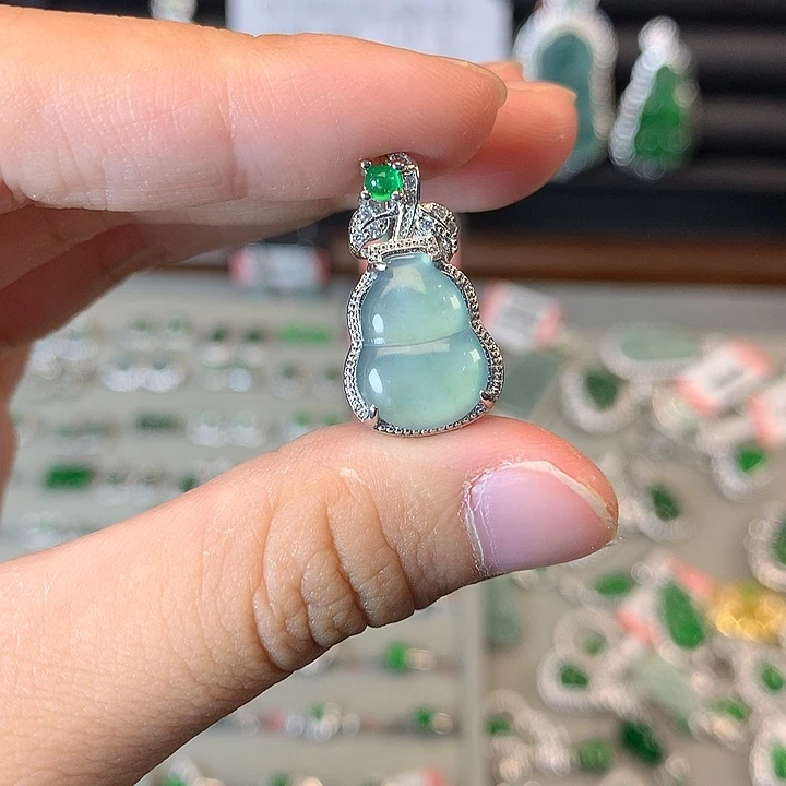 翡翠未镶嵌颈饰吊坠