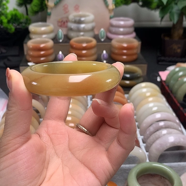 朝***场未镶嵌玉石英质玉（佘太翠）