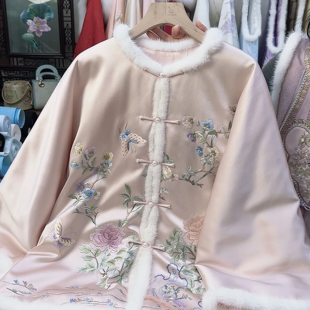 刺绣11苏绣棉服山石牡丹
