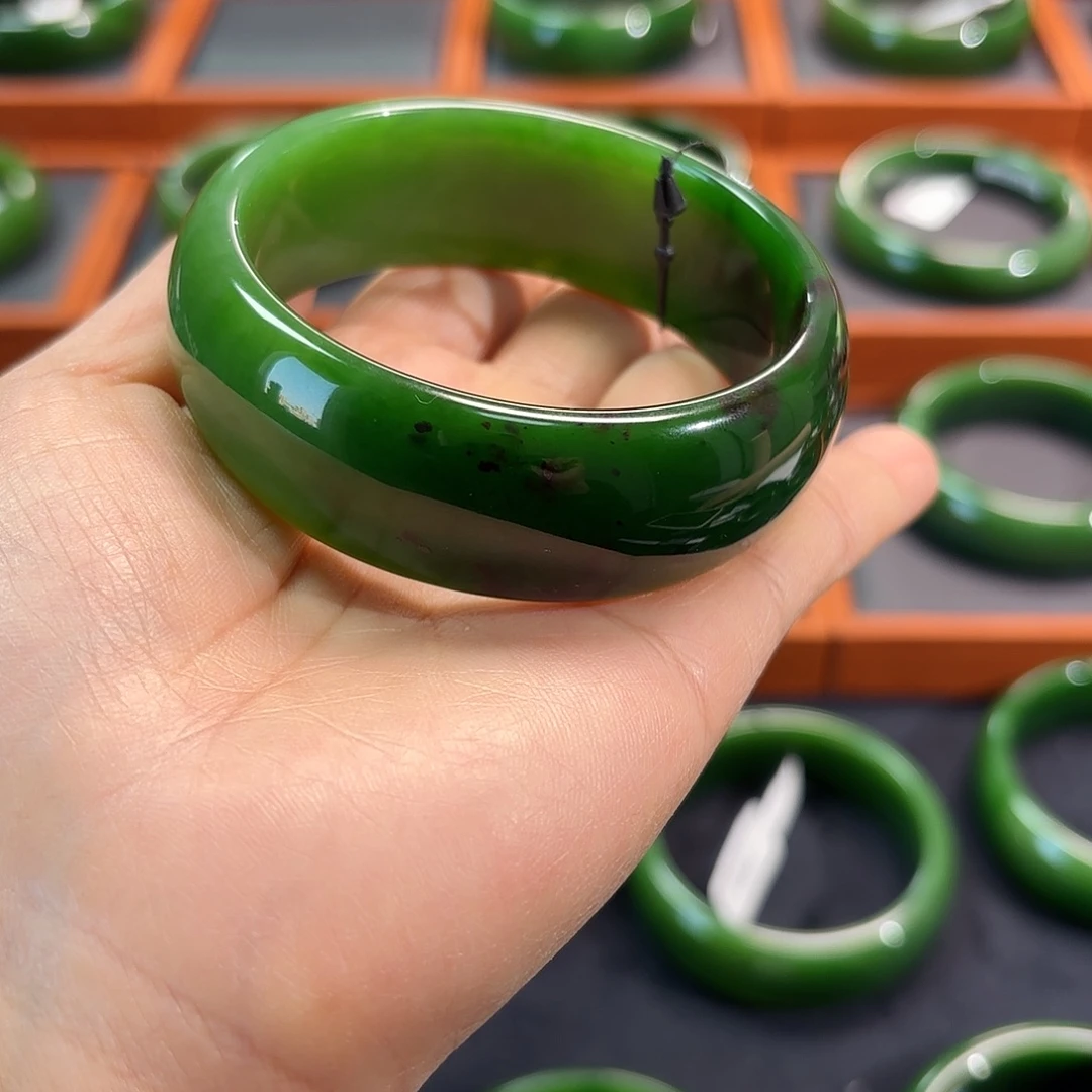 和田玉（碧玉）未镶嵌手镯聚红皮辣绿色
