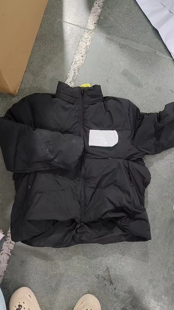 黑色无帽面包款棉服