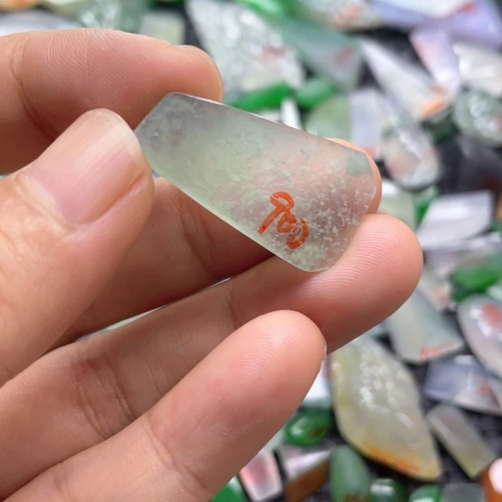 定制翡翠未镶嵌天然翡翠原石定制