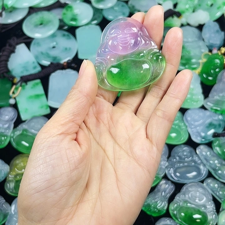 小***子翡翠未镶嵌颈饰吊坠