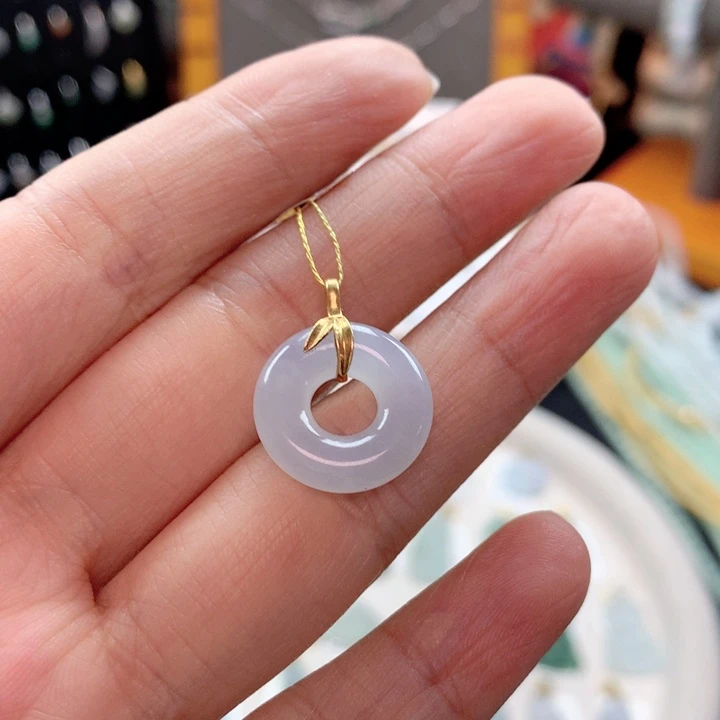 颈饰18K金镶嵌翡翠