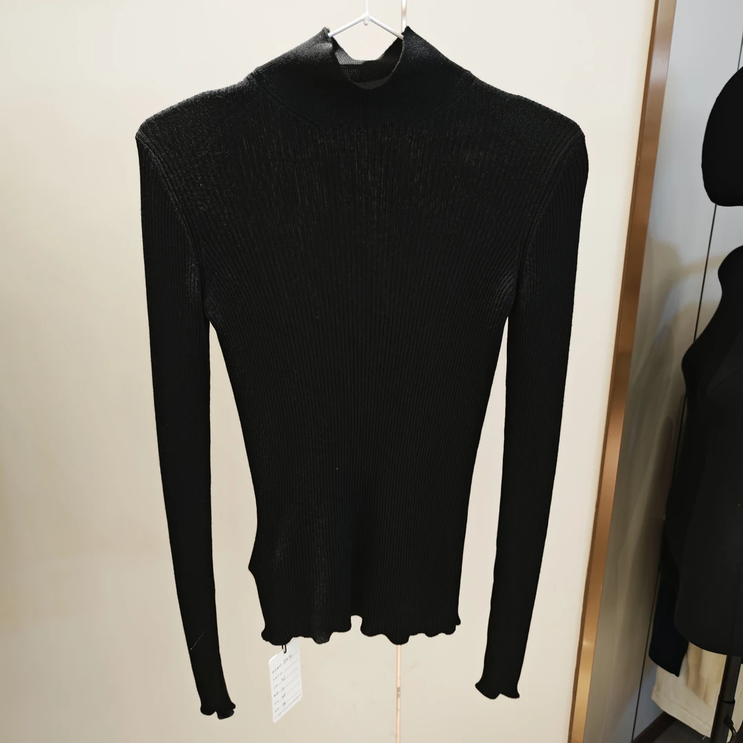 95新 Prada/普拉达 黑色Prada高领毛衣（无领标）/wh415