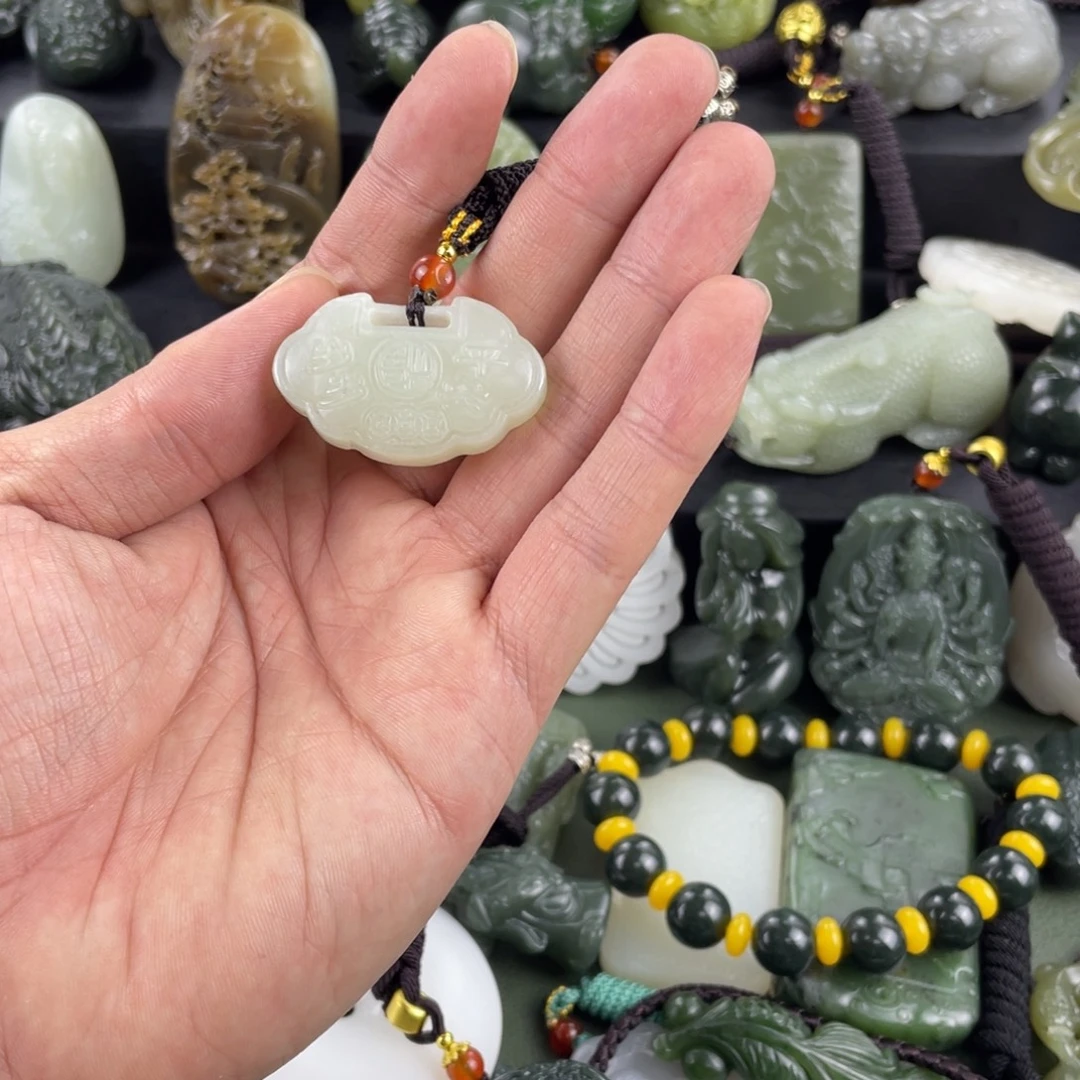 和田玉未镶嵌颈饰