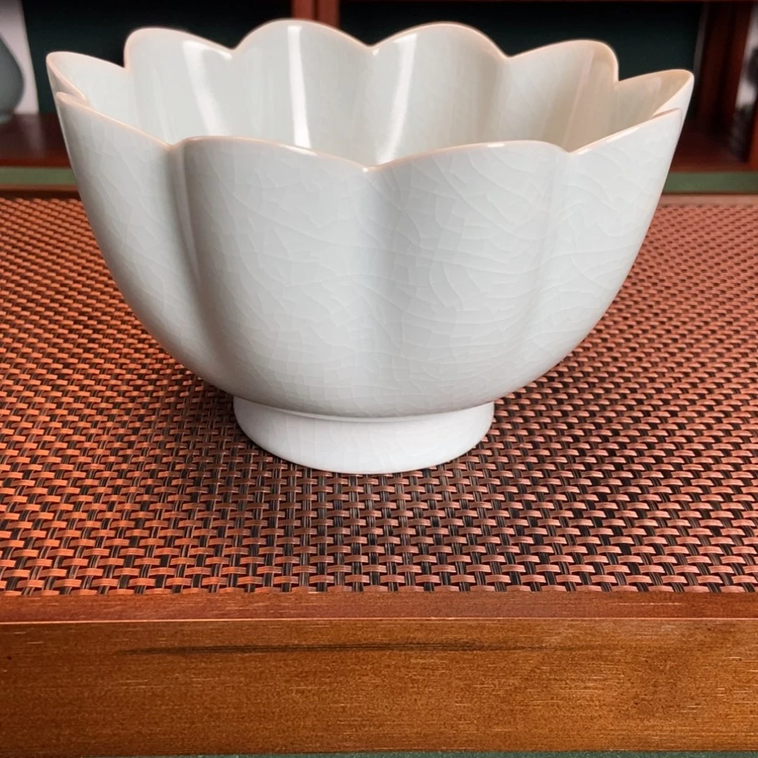 摆件仿古月白釉摆件