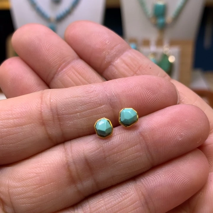 绿松石18K金镶嵌耳钉
