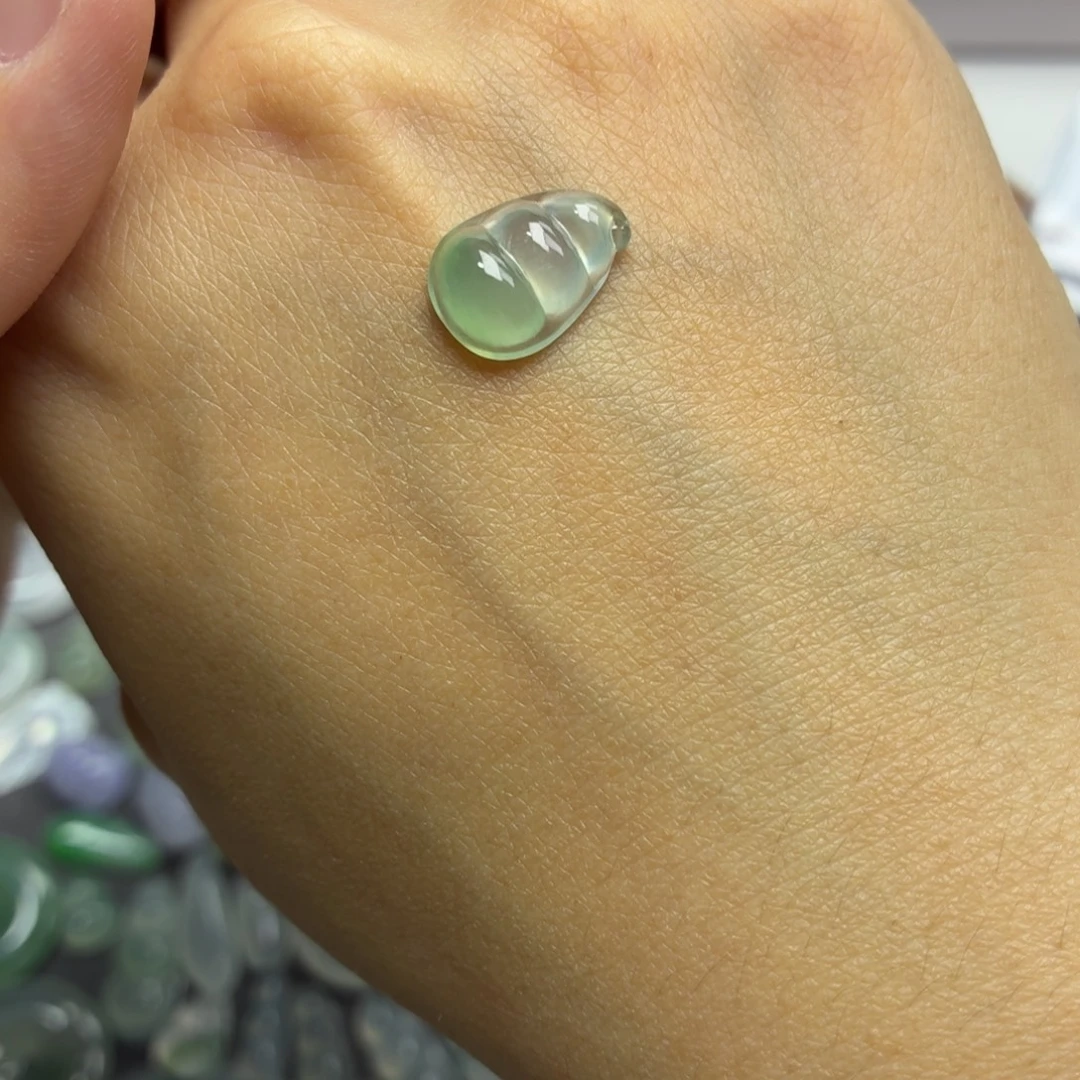 翡翠未镶嵌颈饰绿豆