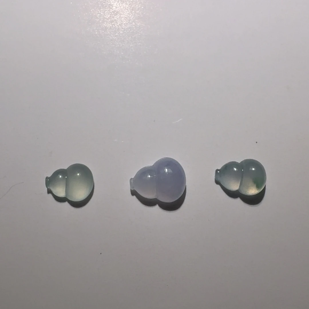 翡翠未镶嵌颈饰葫芦