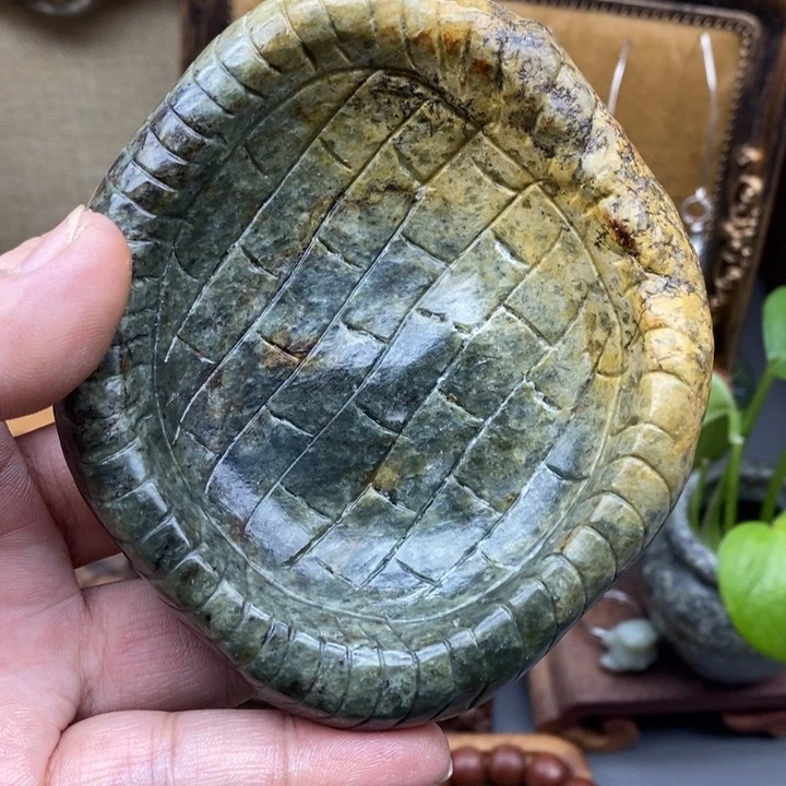 未镶嵌岫岩河磨玉（透闪石质玉）把件