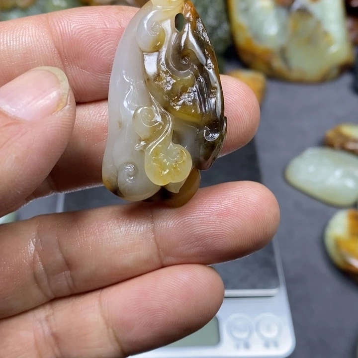 和田玉未镶嵌把件