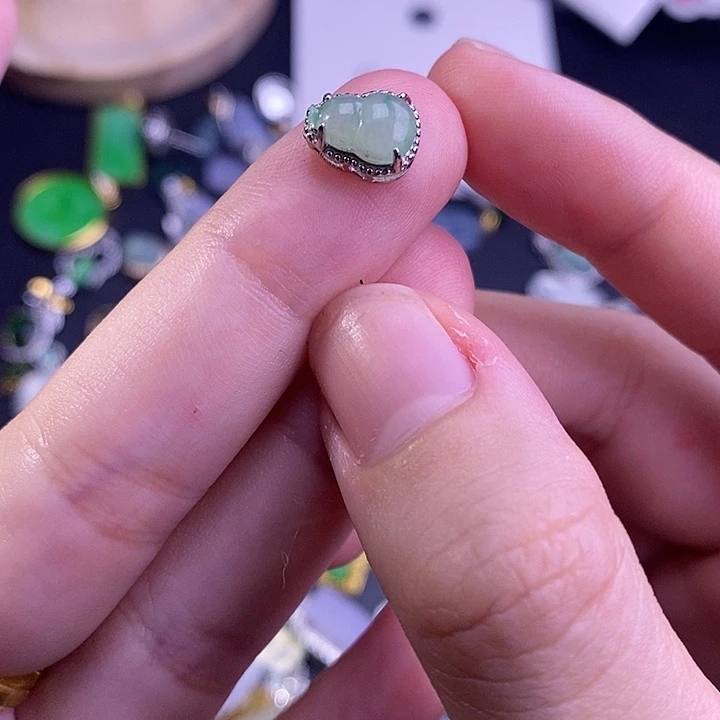 未镶嵌挂件翡翠111