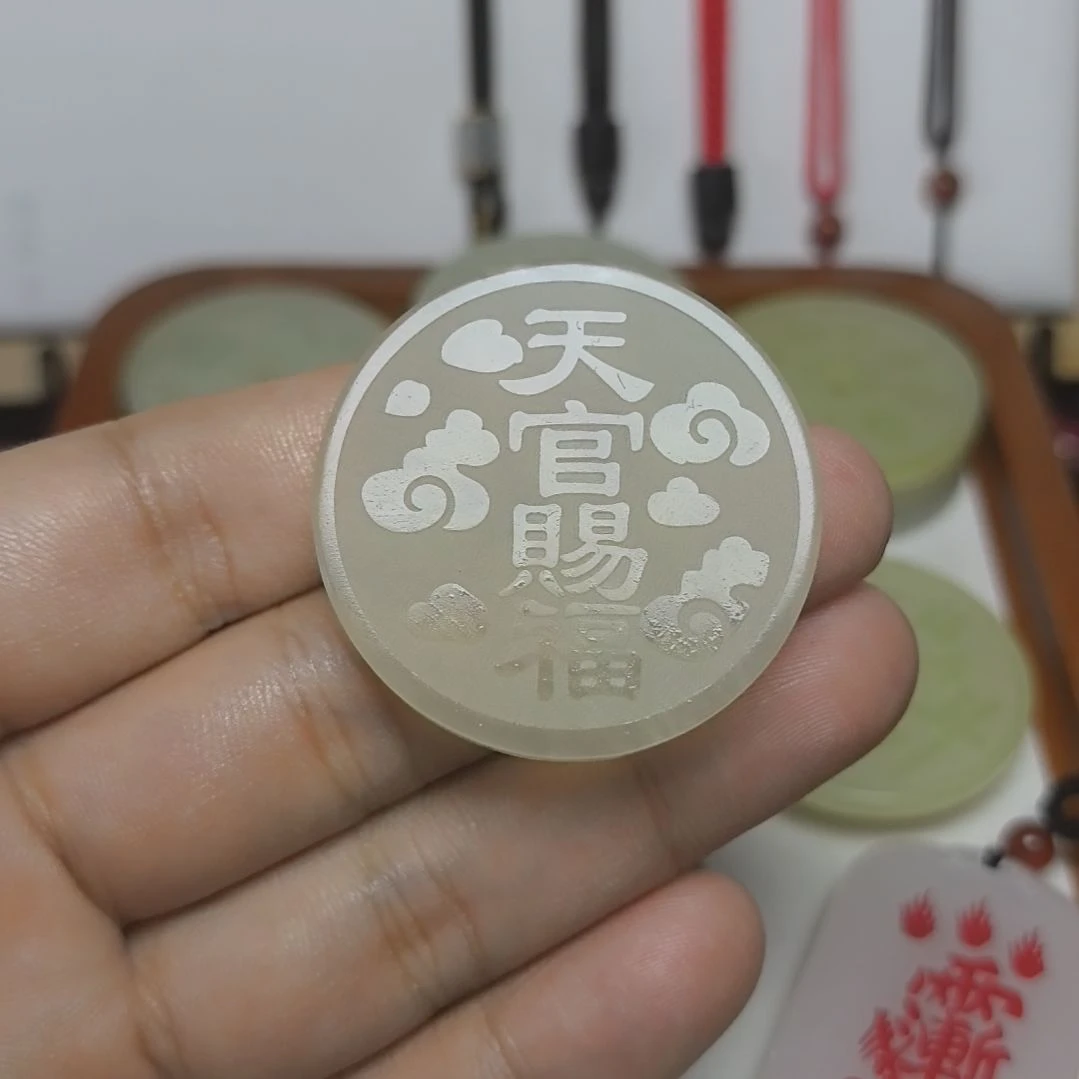 奓***！未镶嵌蛇纹石玉颈饰