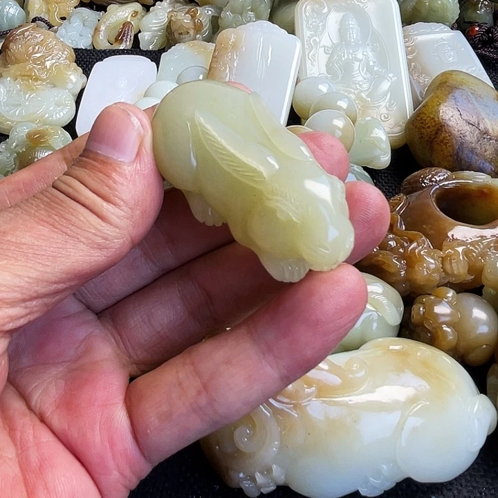 顺***然和田玉未镶嵌吊坠(不含链)