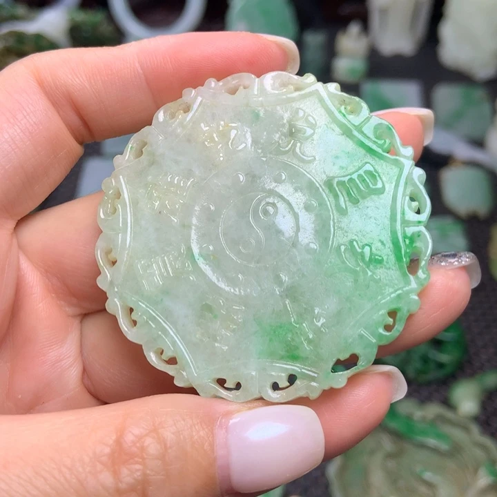 翡翠挂件未镶嵌清