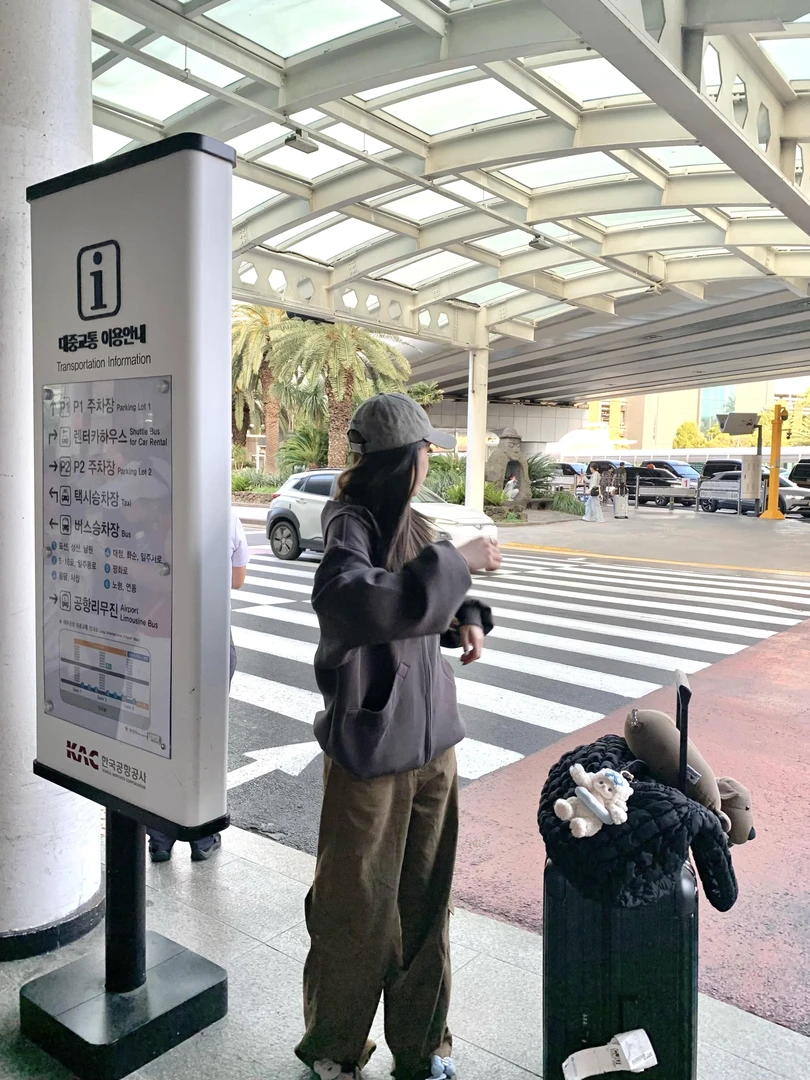 2025秋季新款连帽长袖卫衣外套女慵懒风美式宽松上衣百搭阔腿裤