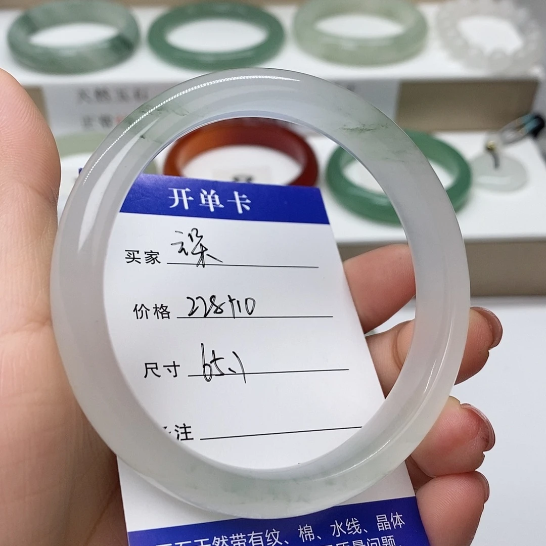 云***。未镶嵌手镯石英质玉