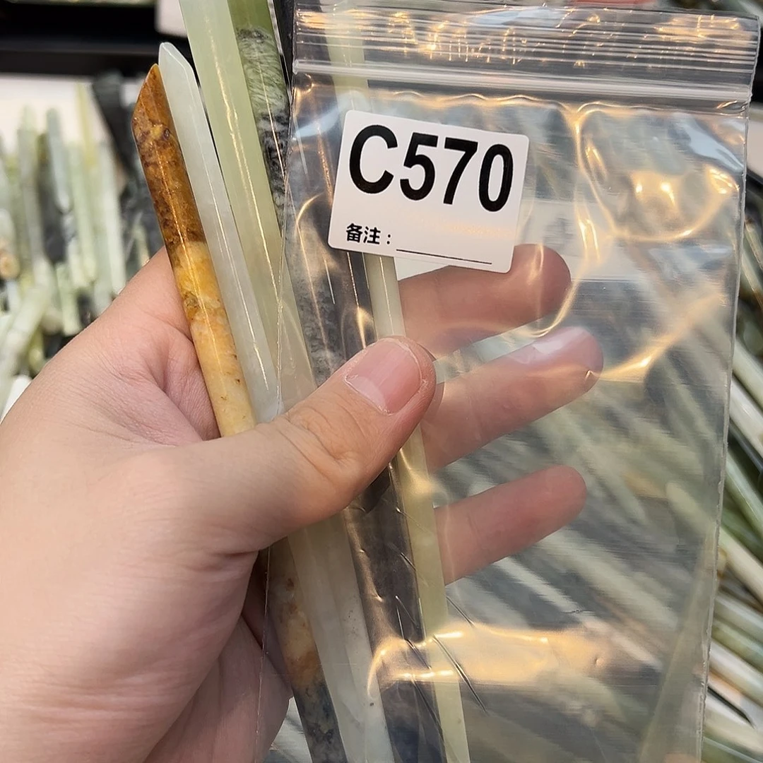 佑***七未镶嵌蛇纹石玉发饰