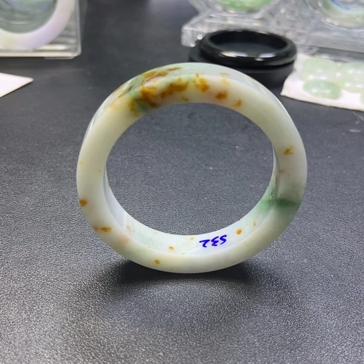 定制翡翠未镶嵌手镯