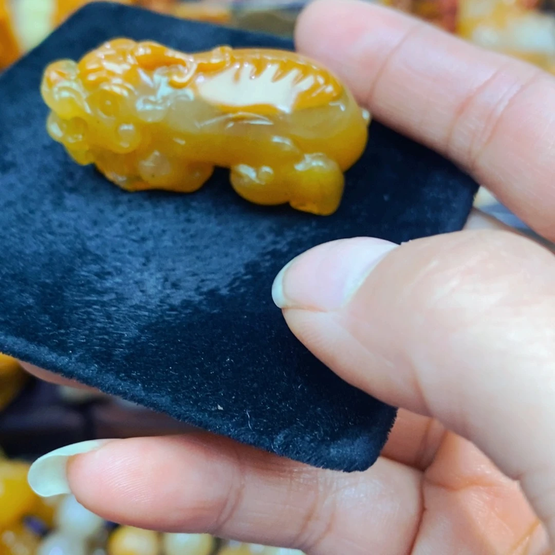 未镶嵌石英质玉（黄龙玉）吊坠(不含链)