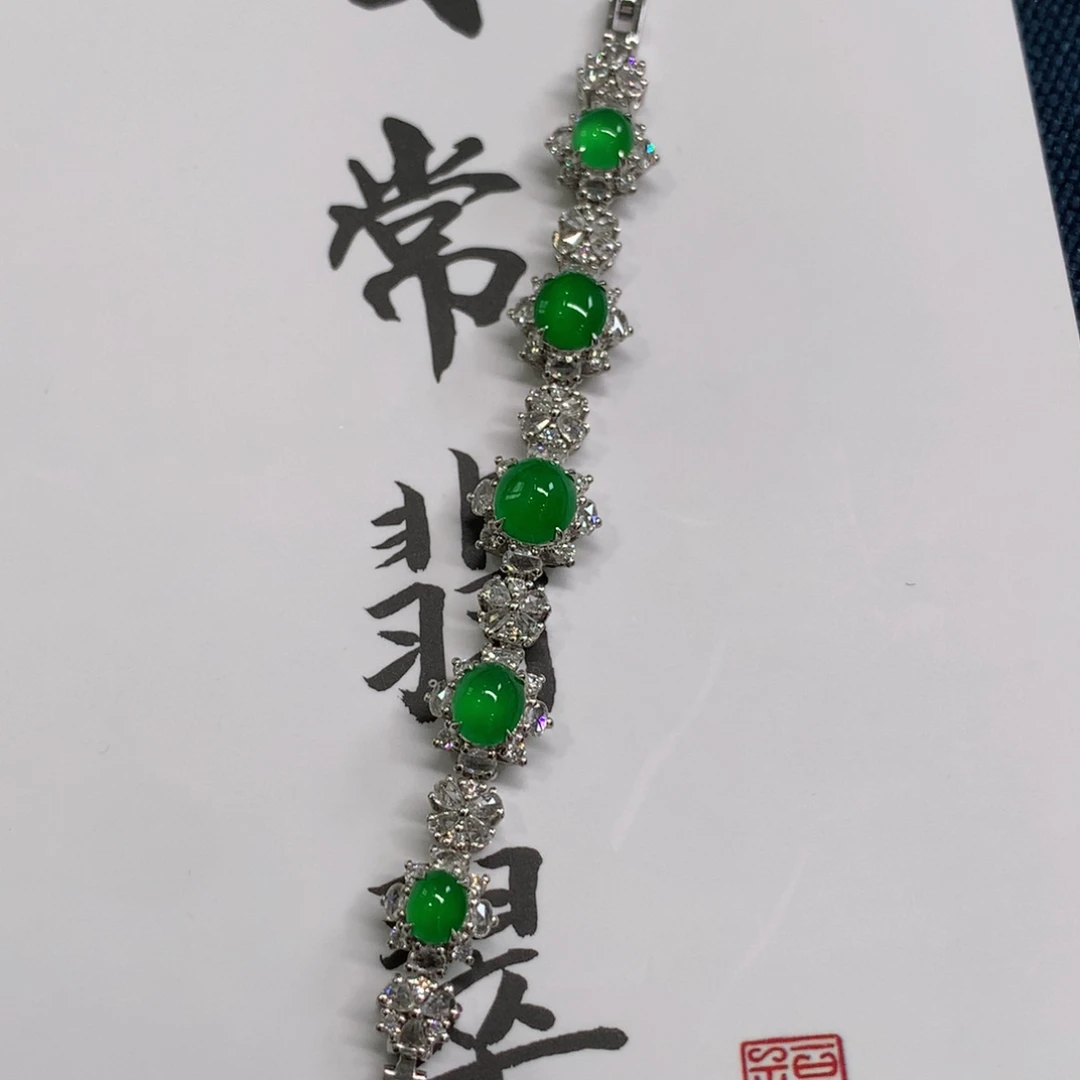 颈饰18K金镶嵌翡翠手链