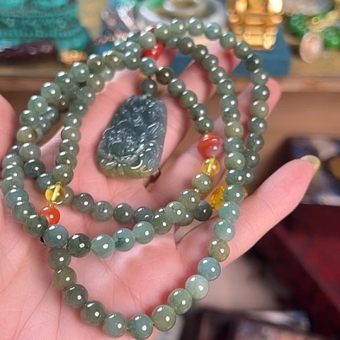 翡翠未镶嵌颈饰以图片为主吧