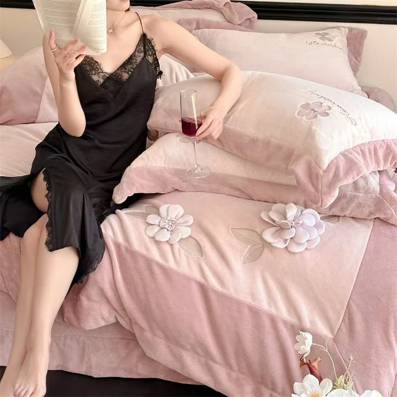 轻奢浪漫法式婴儿绒纯色手工花刺绣3cm纳米导电科技加厚四件套