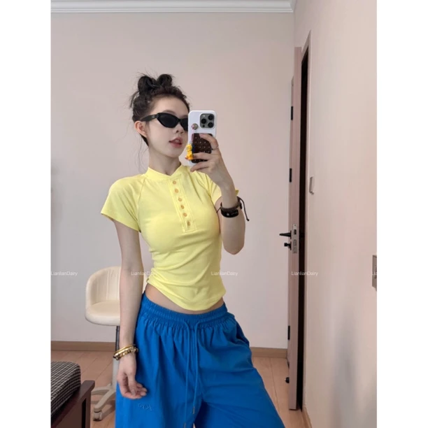 脸脸 美式辣妹单排扣短袖T恤女夏修身显瘦休闲百搭正肩上衣