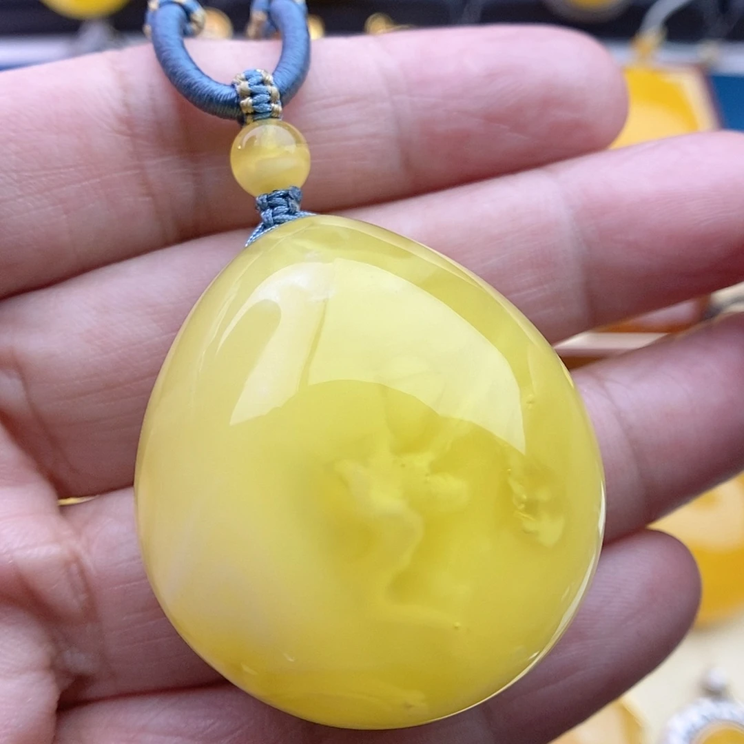 未镶嵌颈饰琥珀白蜜水滴