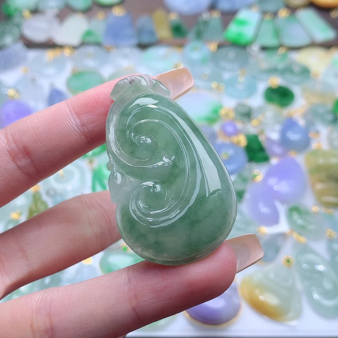 翡翠颈饰未镶嵌翡翠