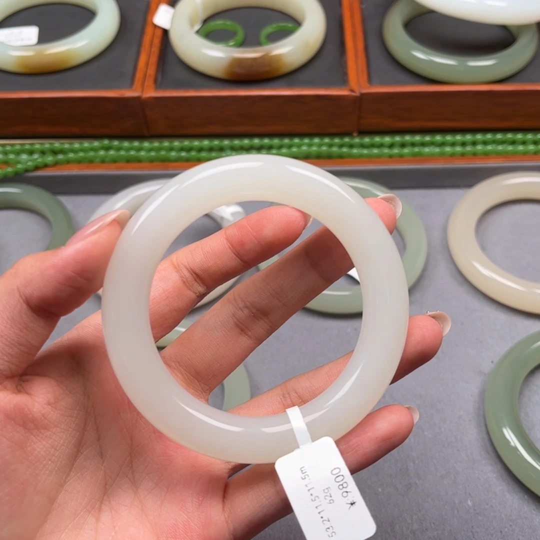 和田玉未镶嵌手镯