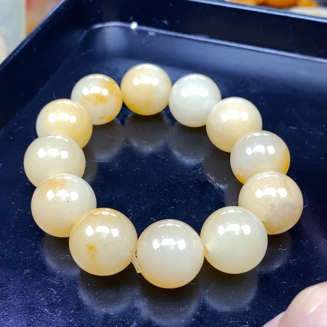 石英质玉（黄龙玉）未镶嵌颈饰