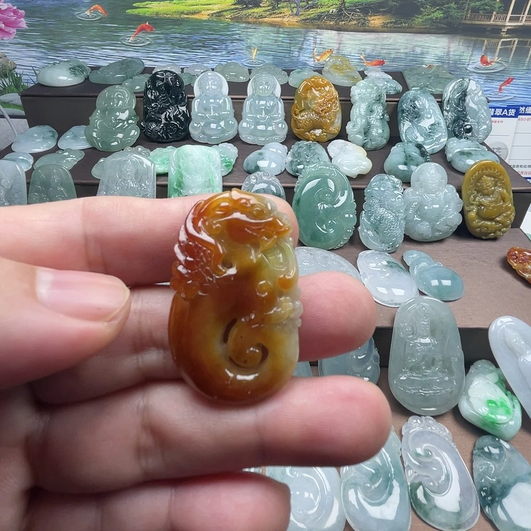 翡翠未镶嵌颈饰龙头鱼