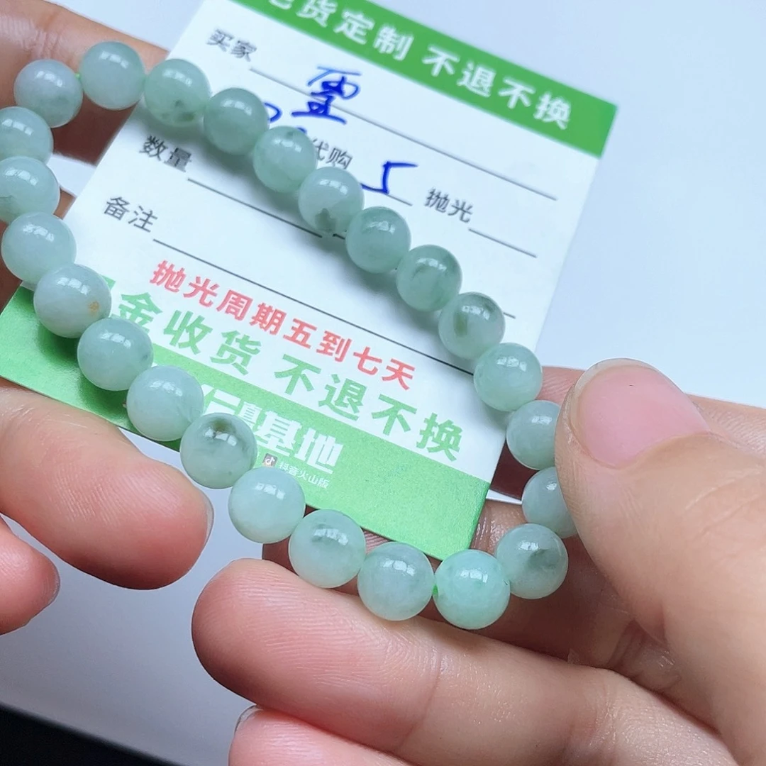 翡翠未镶嵌颈饰雪*