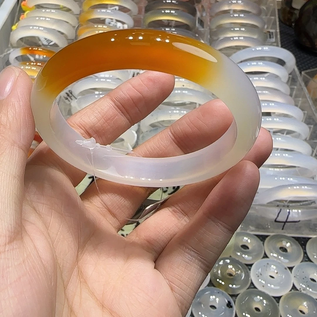 玛瑙/玉髓未镶嵌手镯一口糖